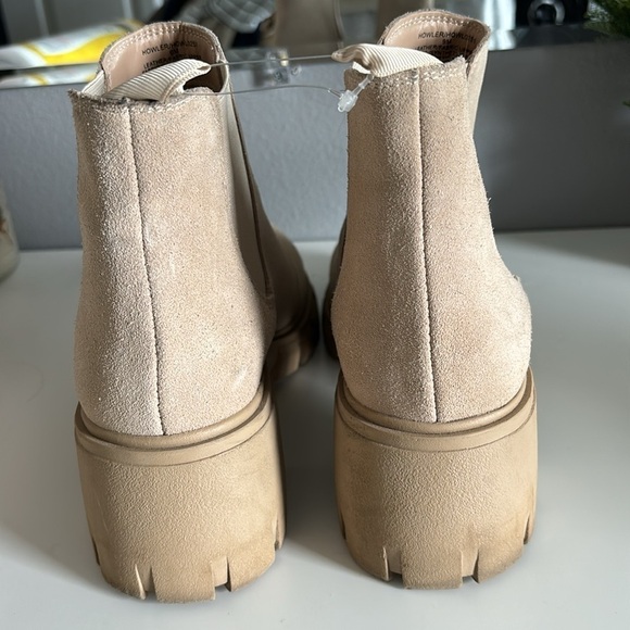STEVE MADDEN Howler Chelsea Bootie in Sand Suede - Size 9M - Picture 4 of 5